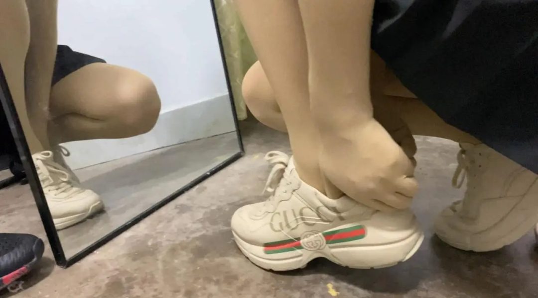 久违了zentai，就用全包的方式让大家看下小晓日常生活下的样子吧，户外穿全包露出，吸引路人眼球寻求刺激感-4
