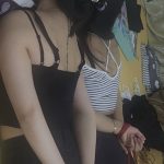 小美小丽双双捆绑在床，小脚丫