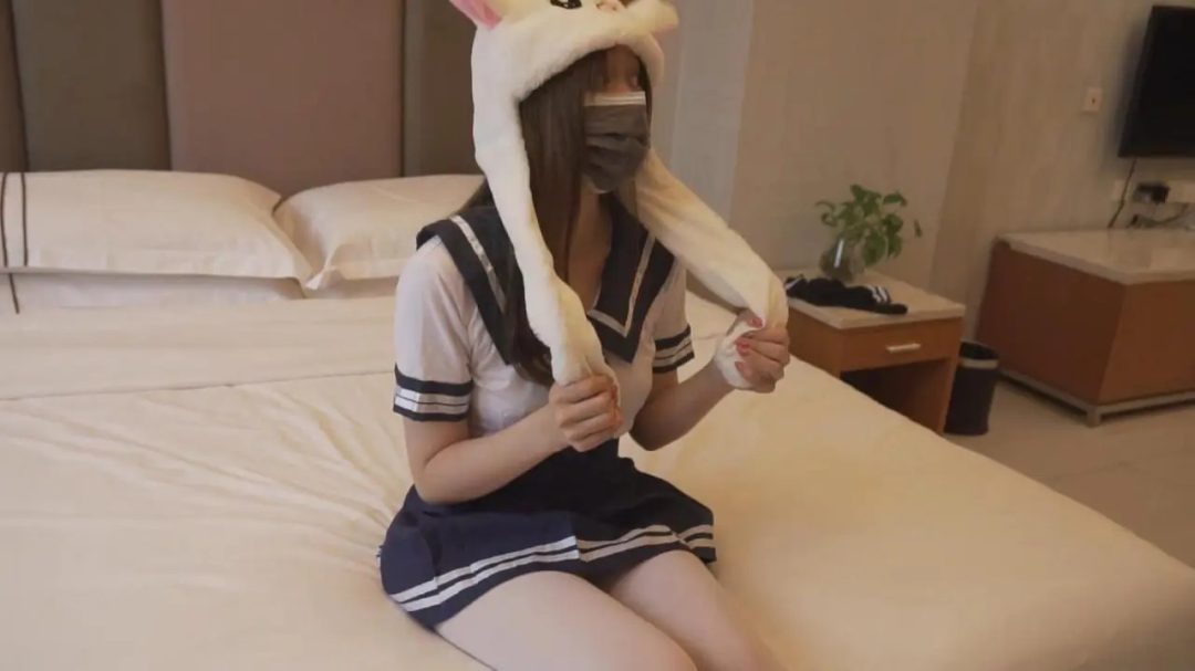 白丝JK服 x 小恶魔装 口球堵嘴胶带封嘴丝袜套头，再强制-1