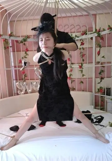 乱世佳人旗袍绳艺与铁窗玫瑰的交织曲+吊绑+欧式+后手+极限驷马-3