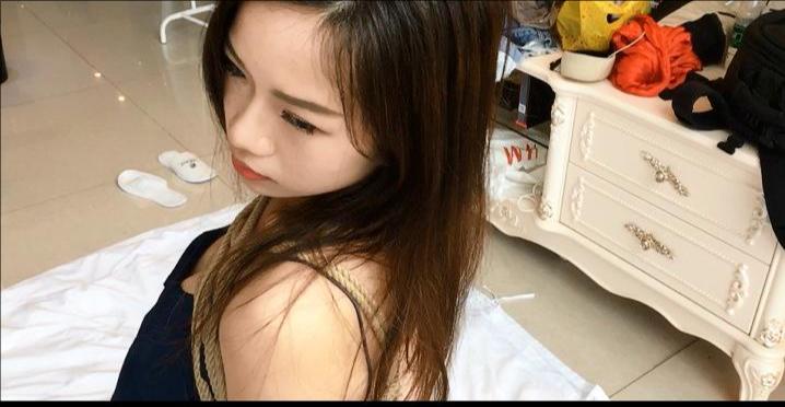 首次尝试新道具【马具口球】，身材超好模特倾力拍摄，结束后说以后都不接受口球，绝版马具口球驷马视频珍藏-4