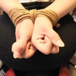 一绳所爱定拍—紫涵的紧缚地狱1，全身捆绑，绳索固定身体+悬吊头发