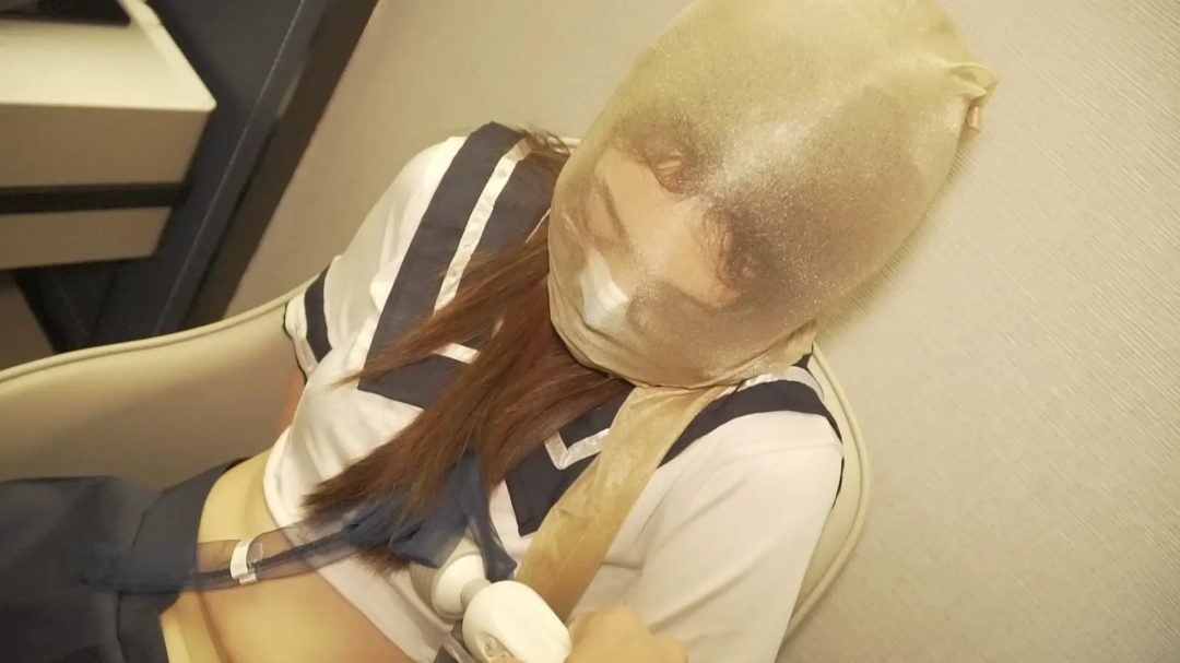 00后JK羞涩妹子第一次体验胶带束缚，丝袜套头-5