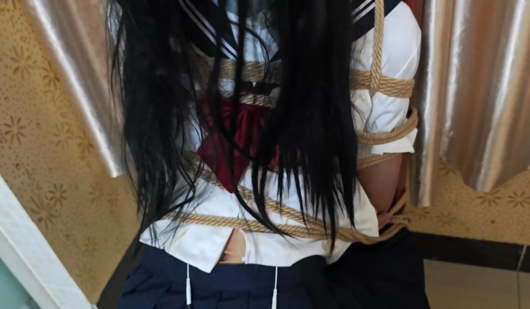 小m水手服捆绑放置-4