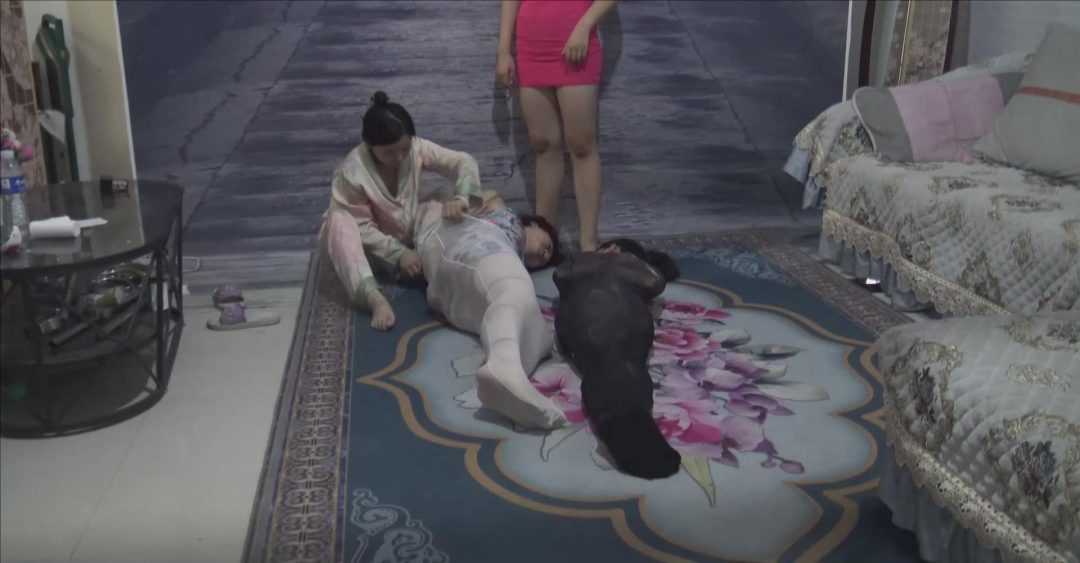 《双M丝袜包裹调J》 双女M不听话被主人捆绑丝袜包裹收拾-2