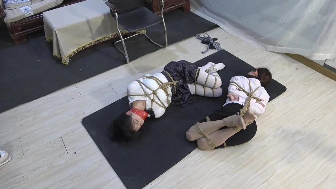 美束映画出品 菜鸟刑讯师与美女怪盗04 挣扎开的宋伊雪也难逃被重新捆绑的命运-3