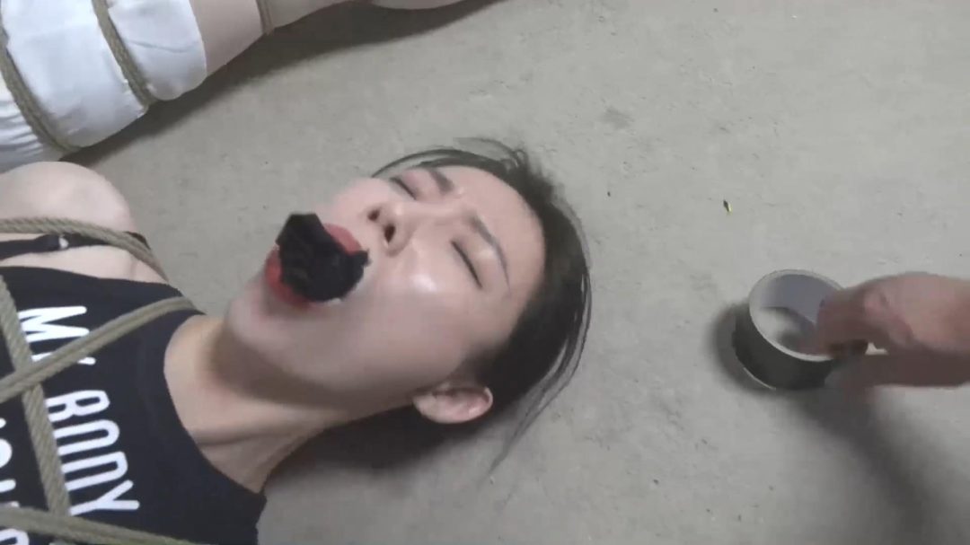 逍遥定拍.母女劫难02. 女人贩连缚母女严密堵嘴后被同伙上门黑吃黑-15