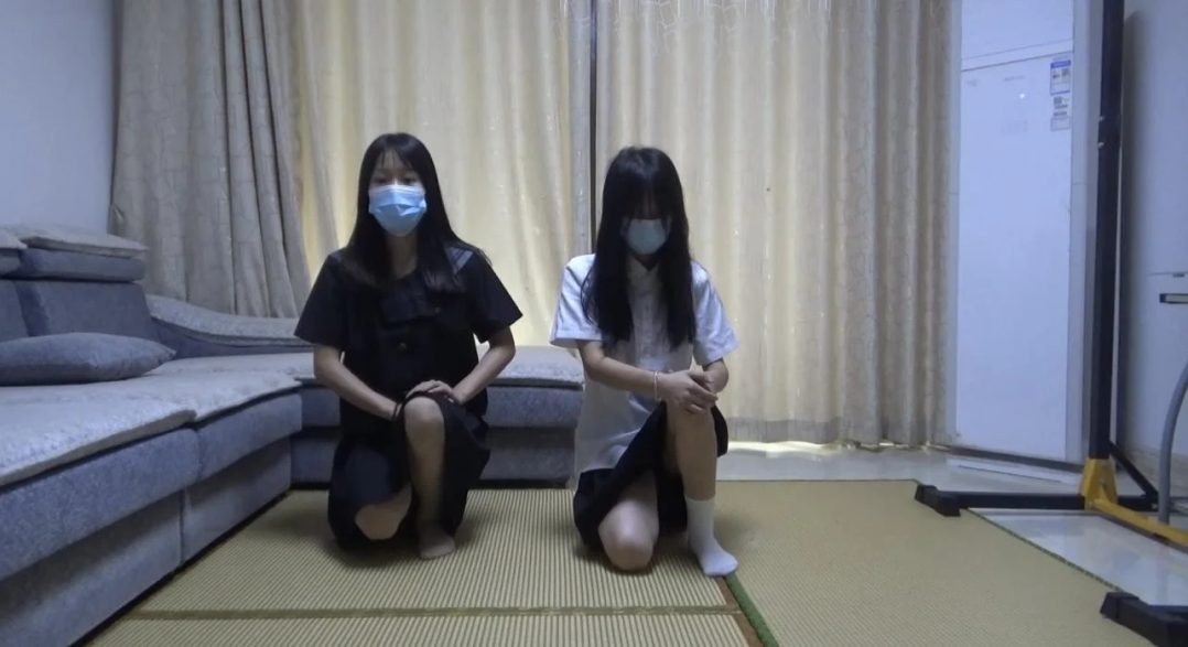 【琳媚】【雨晴】jk妹子不停磕头求饶 脱丝袜 脱袜子 拖鞋 裸足 好卑贱的语言-1