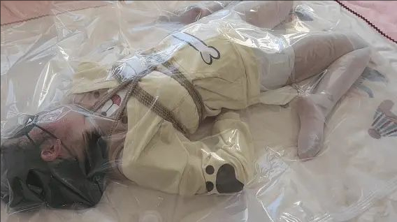 连体白丝 今天纯陪小妹妹玩 水枪滑滑梯 直臂蟹缚骑小牛 sp真空昏迷-4