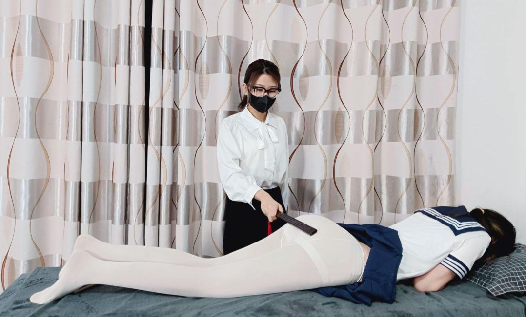 严厉女教师（双女 SP 打脚心 罚跪 体罚）-6