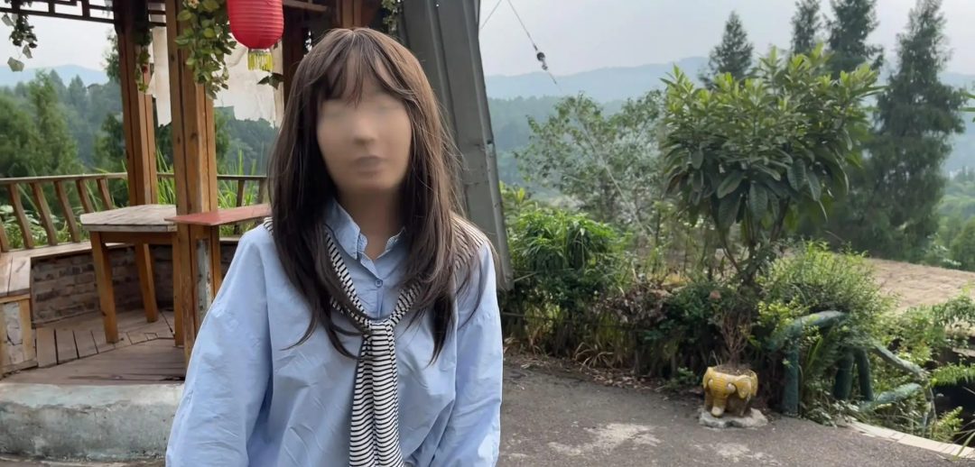 逛动物园因为视线模糊被狮子吓一跳，逗得旁边大姐哈哈大笑，还全包去商店买了汽水-4