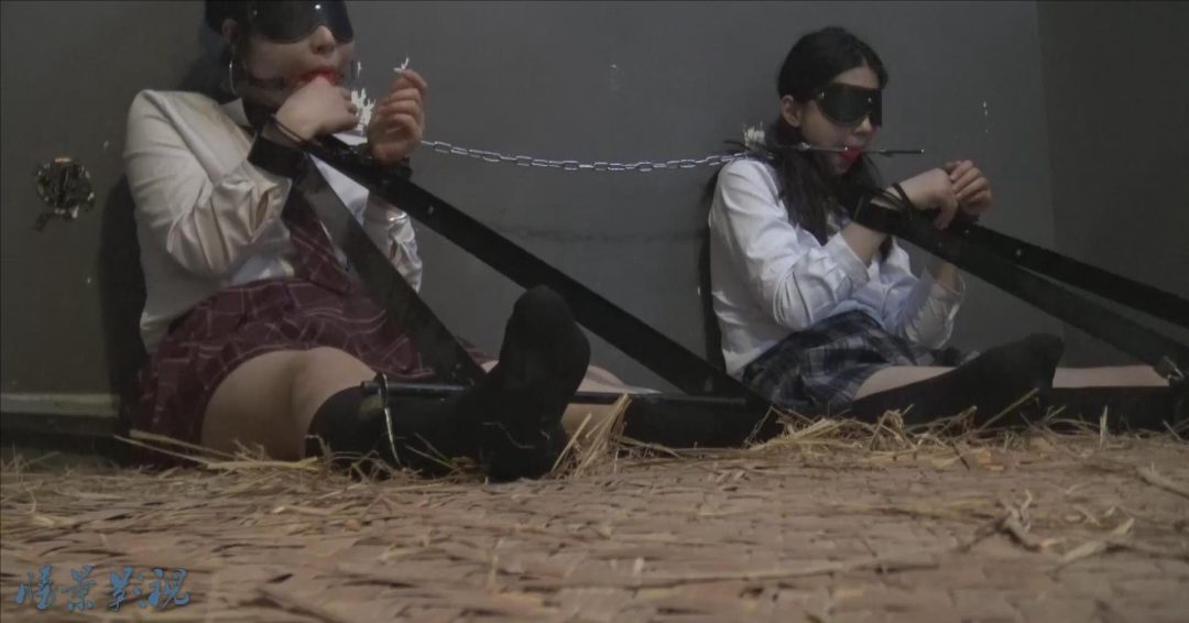 《特制拘束JK双学生妹》 双女M被特制拘束刑具拘束着-4