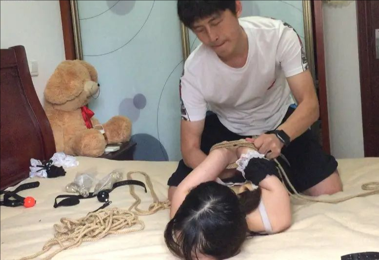 风华正茂 黑丝小女佣捆绑2-1