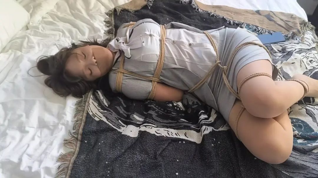 肉丝秘书小姐姐被捆绑堵嘴驷马折磨-2