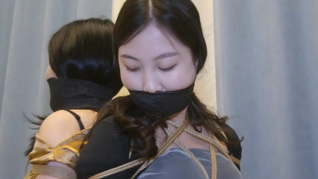 《劫案惊魂 二 》 上集 姐妹花在家中被入室劫匪捆绑打劫，姐妹两个结局怎么样-5