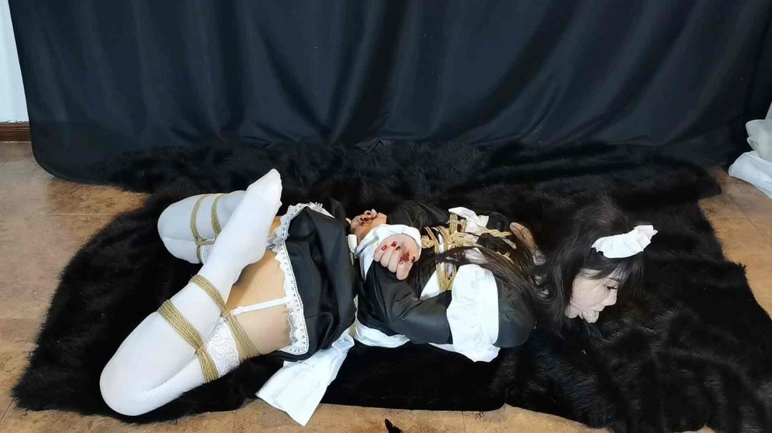 嫣儿定拍 日式白丝短裙女仆装吊腿坐及M腿吊缚-6