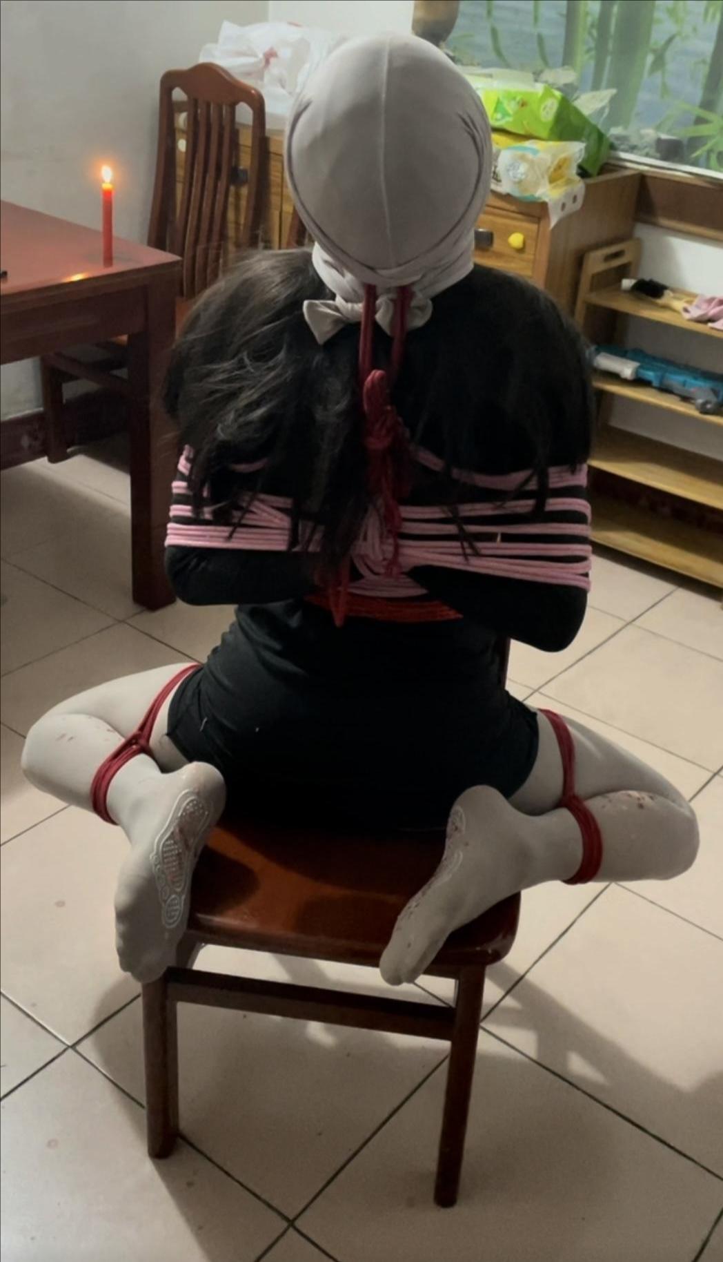 椅子上的M-4