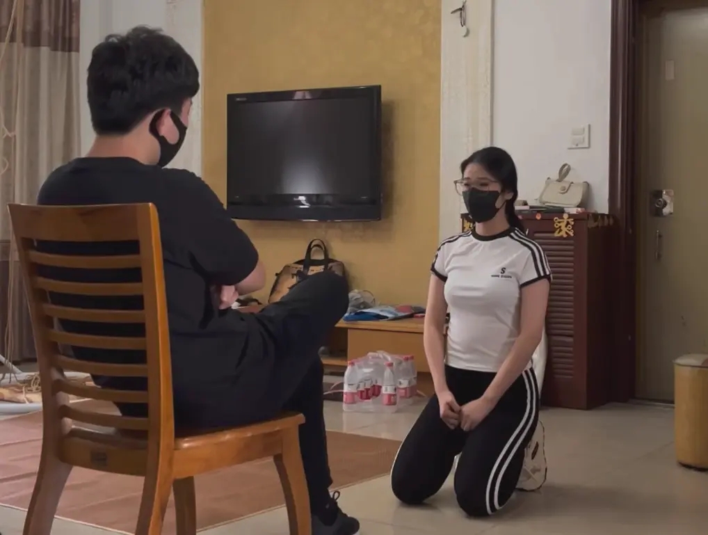 《纪舒静的家规责罚2》客户定拍调教之阿然剧情SP第二部！这次讲述了纪舒静因为没憋住尿考砸了而被惩罚憋尿和打屁屁SP惩罚,内容有憋尿+尿布式、跪趴等姿势SP+各类体罚+抽大腿上侧、内侧、小腿+打脚心等-6
