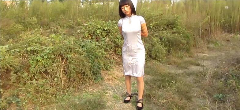 MJ影视 林雨五花捆绑野外重镣行走-1