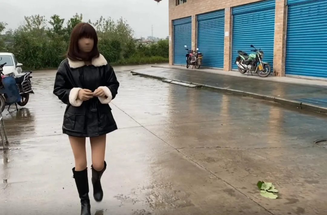 大白天的穿上ZENTAI赶集市买橘子超市买水是多么刺激的一件事。国内爱姬后第二ZENTAI妹！-4