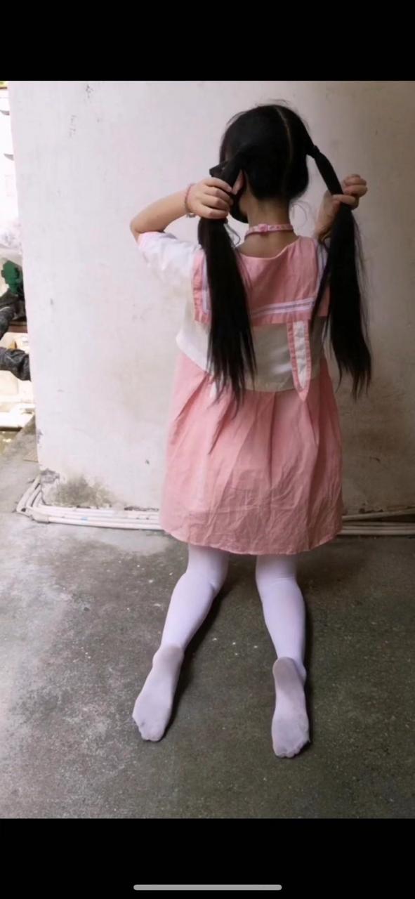 萌妹子双马尾白丝户外弄脏-3