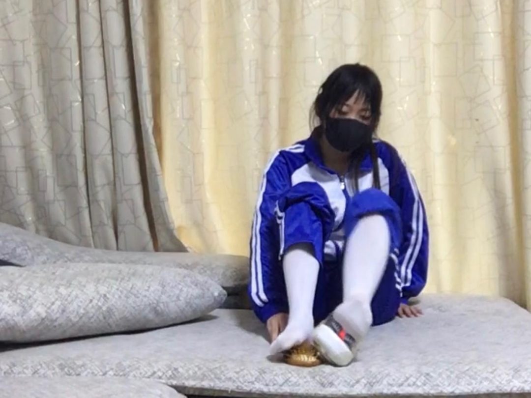 【佳怡】第一幕:校服➕白丝➕帆布鞋 按摩仪tk 梳子挠脚心 第二幕:jk 肉丝 耐克板鞋 妹妹哭的伤心欲绝-3 【佳怡】第一幕:校服➕白丝➕帆布鞋 按摩仪tk 梳子挠脚心 第二幕:jk 肉丝 耐克板鞋 妹妹哭的伤心欲绝-3