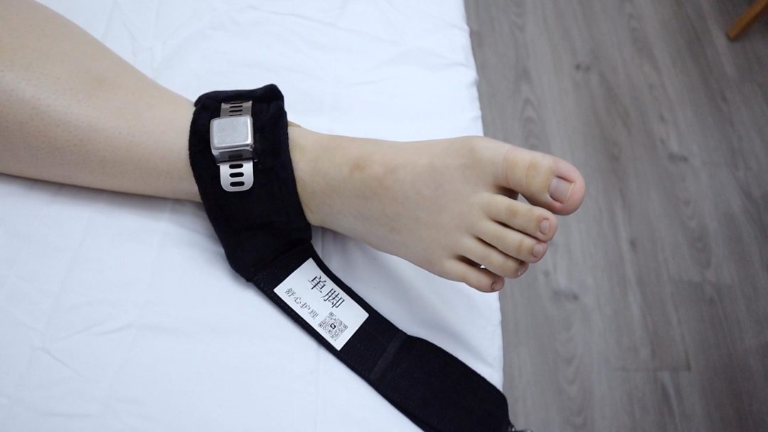 梦涵QQ铐 磁力绑带 木枷 初体验1 挠脚挠全身TK-6