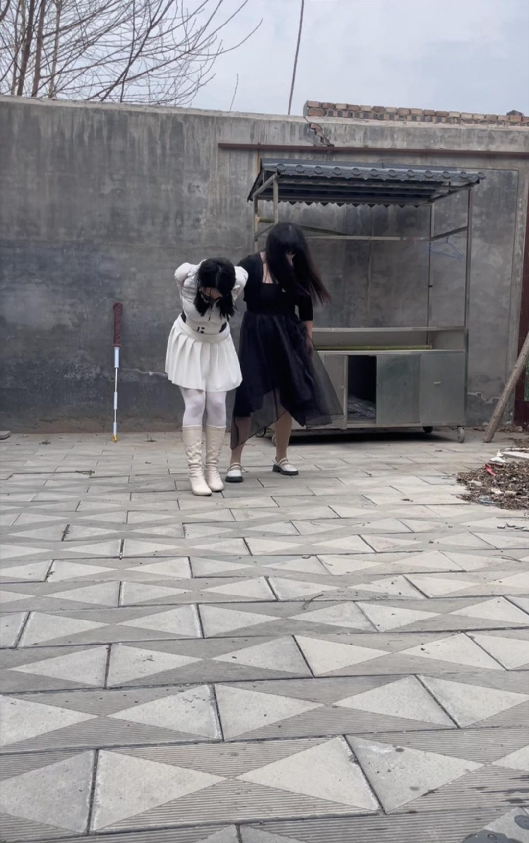 被发现的白丝女盗窃贼-4