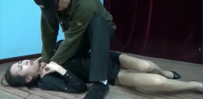 老梦视觉 入室抢劫勒晕肉丝OL-5