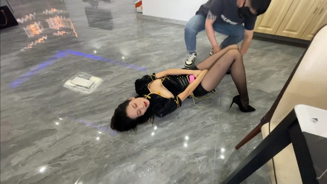客户定拍 170美女陈陈 宁红叶COS危机-6