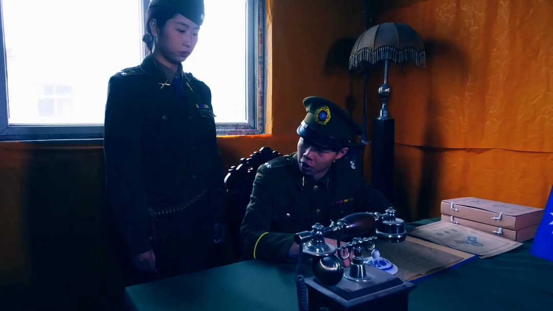 定拍女烈片《红岩英烈 2》 上集 沈林芳和蔡美霞被抓获到审讯室，她们被受到各种刑讯-2