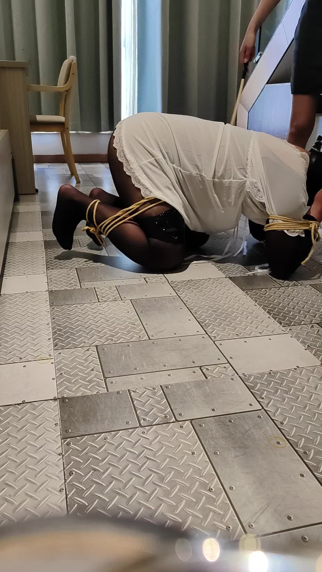 安妮女王首次调教网约男-2