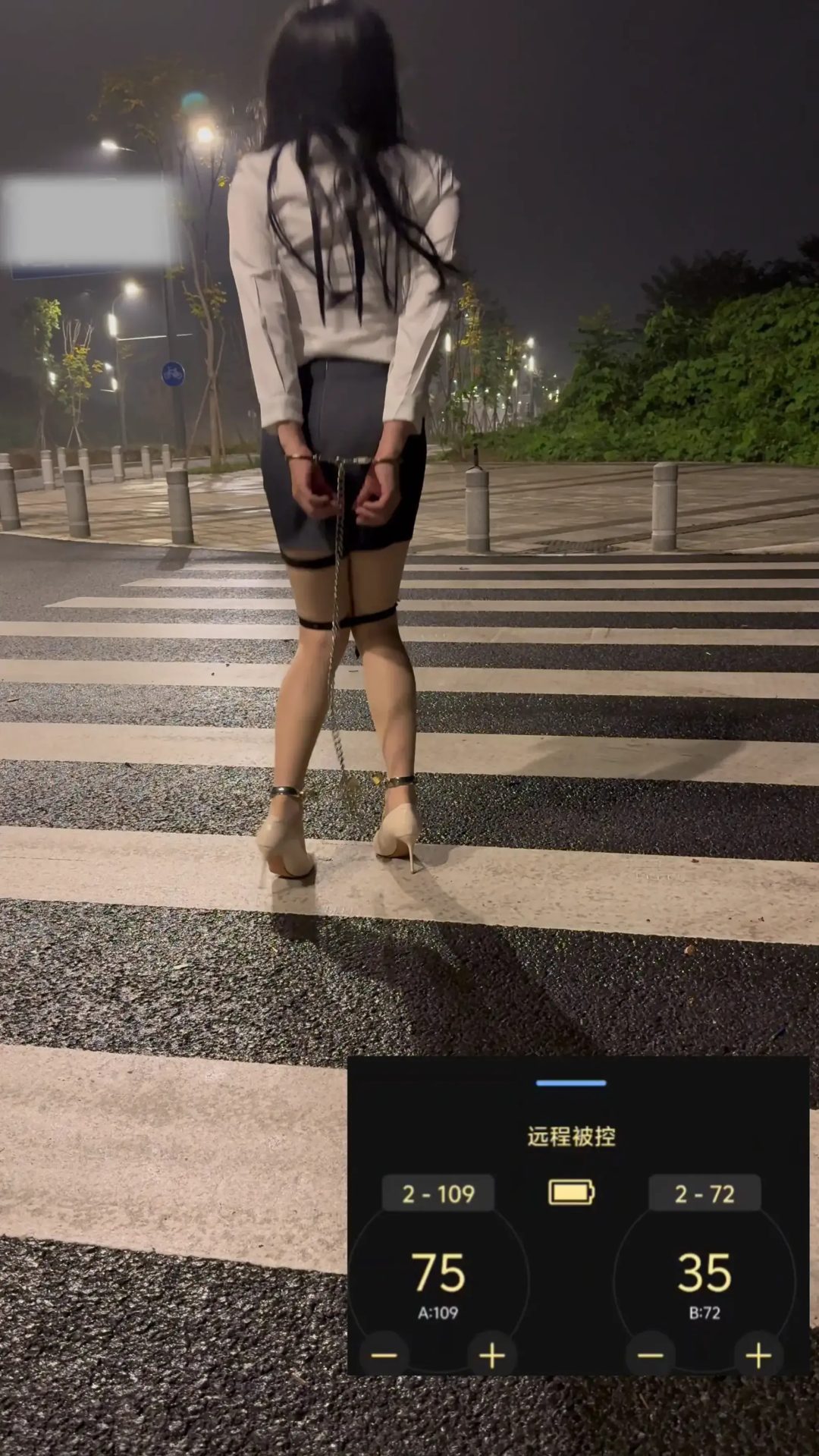户外肉丝OL郊狼背铐过马路挑战SubM-5