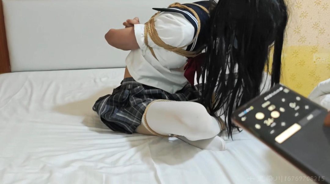小m水手服捆绑放置-5