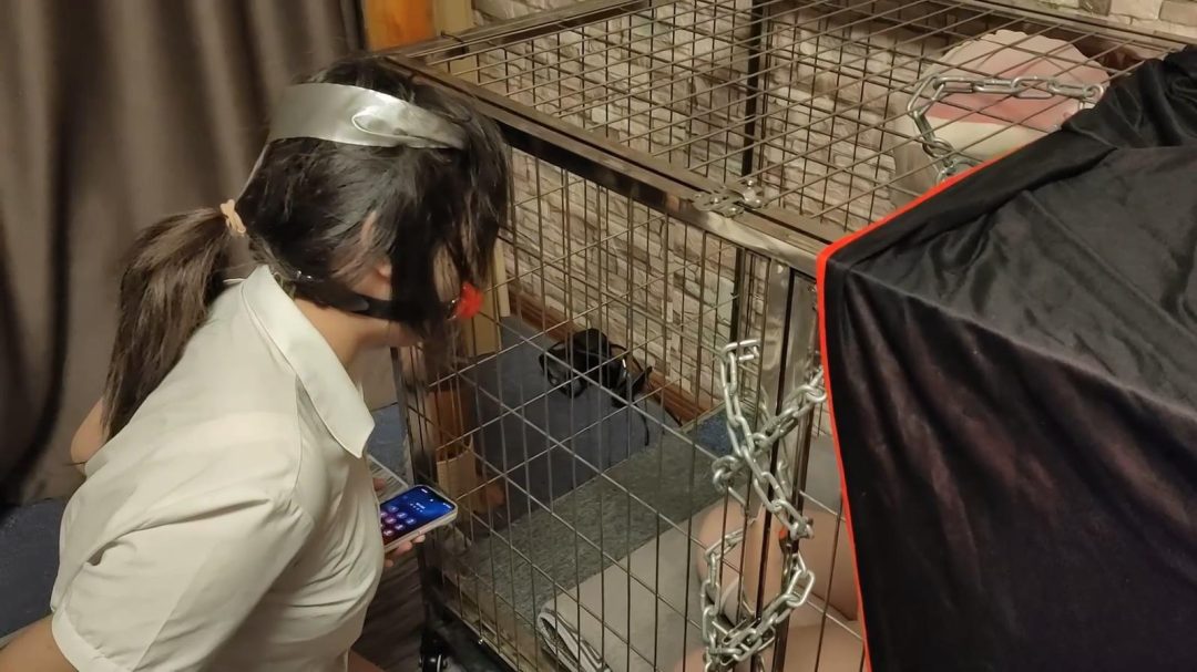 【解谜逃脱游戏·逃生】塞满嘴巴蒙上眼睛,说不出密码的依依快要急坏了。艰难破解密码后的雯雯内心也很绝望:这到底是开哪把锁的?-2 【解谜逃脱游戏·逃生】塞满嘴巴蒙上眼睛,说不出密码的依依快要急坏了。艰难破解密码后的雯雯内心也很绝望:这到底是开哪把锁的?-2