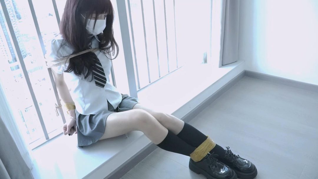 小清新居家JK妹妹，被上门检查煤气的哥哥用黄色胶带捆绑，堵嘴，发生……-2
