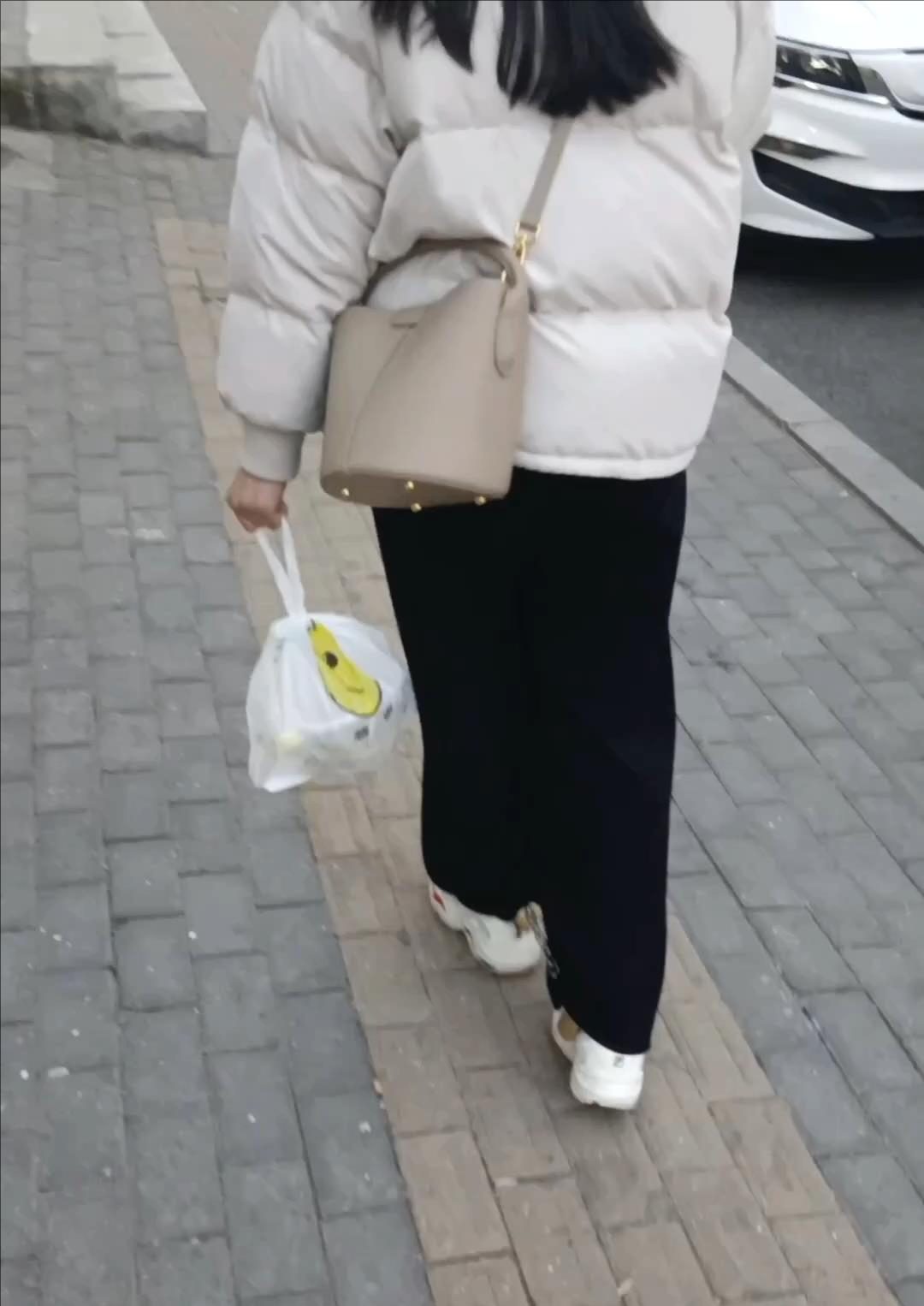 模特带着铁链子去饭店买饭-4