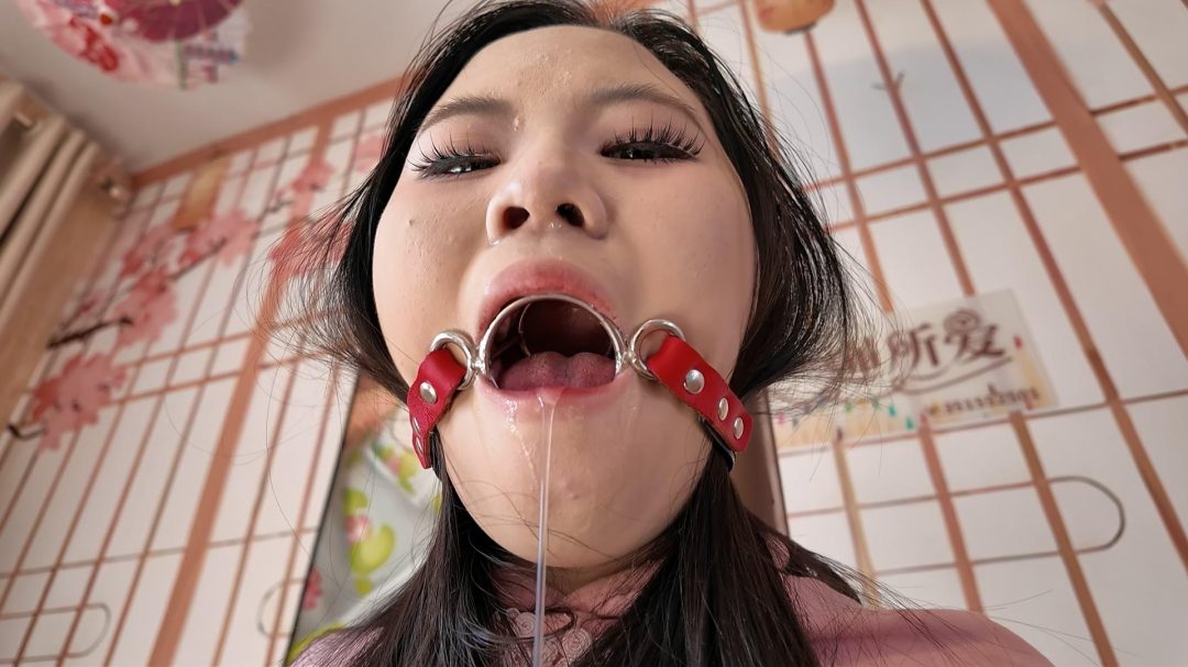 一绳所爱工作室定拍：耐绑女孩杨若雨极限老虎凳鞭打上刑 双环口枷口水湿了一大片-11