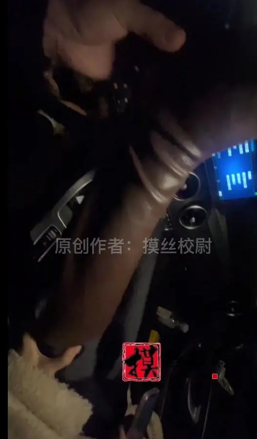 送素人老师回家途中.车内舔足闻袜！-3