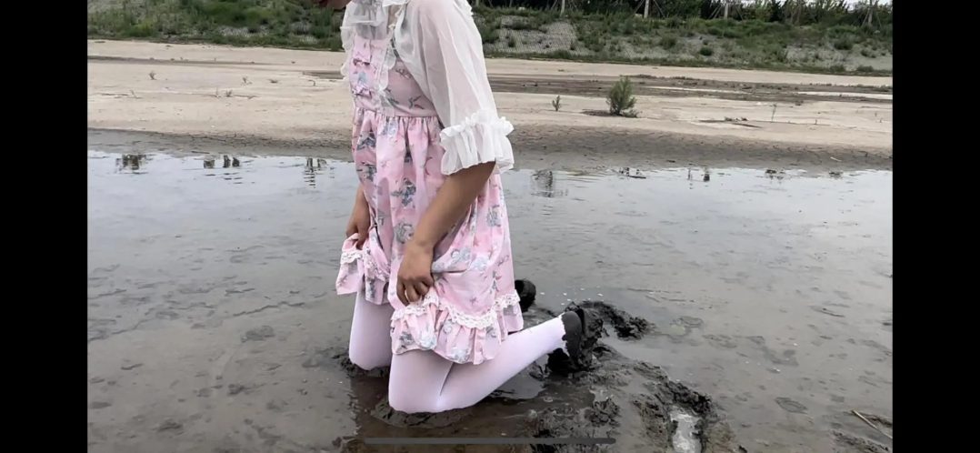 甜lo白丝臭水沟打滚调教 无惧路人-1