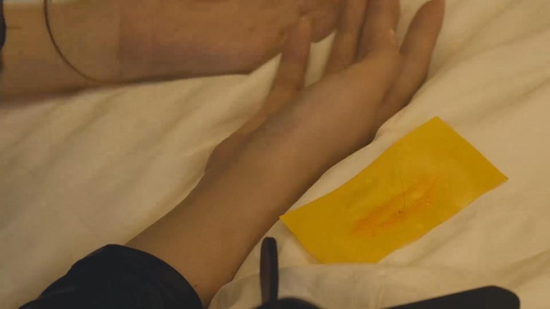 萌妹穿上zentai肉丝，戴上单手套，强制 一镜到底-7