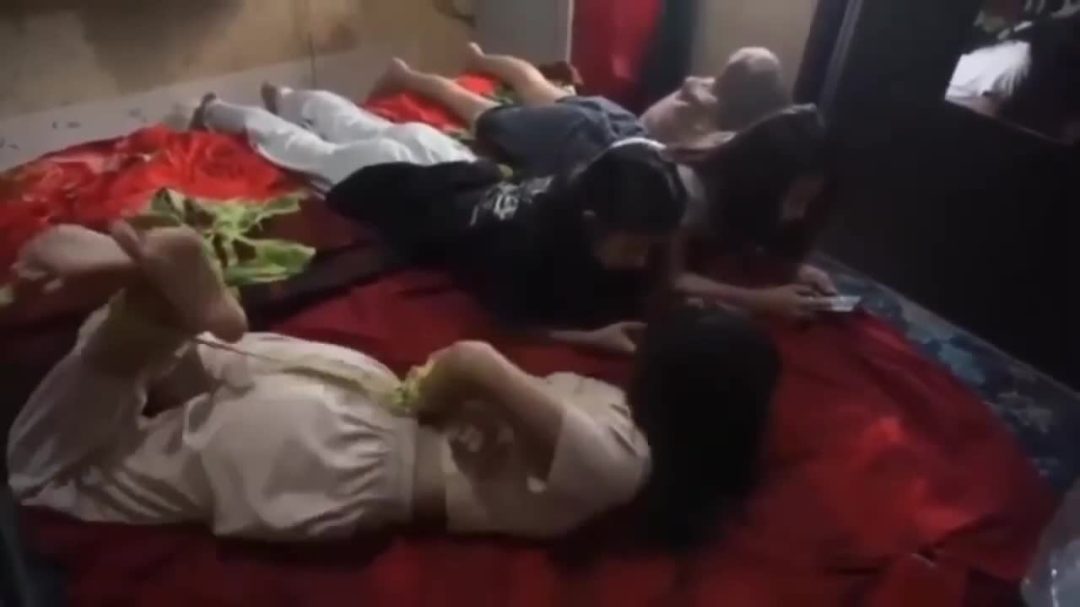 3名少女的捆绑挣扎游戏-1