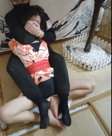 浴衣白瘦幼欧式直臂紧缚调教（裸足tk+欧式直臂+蒙眼堵嘴）-7