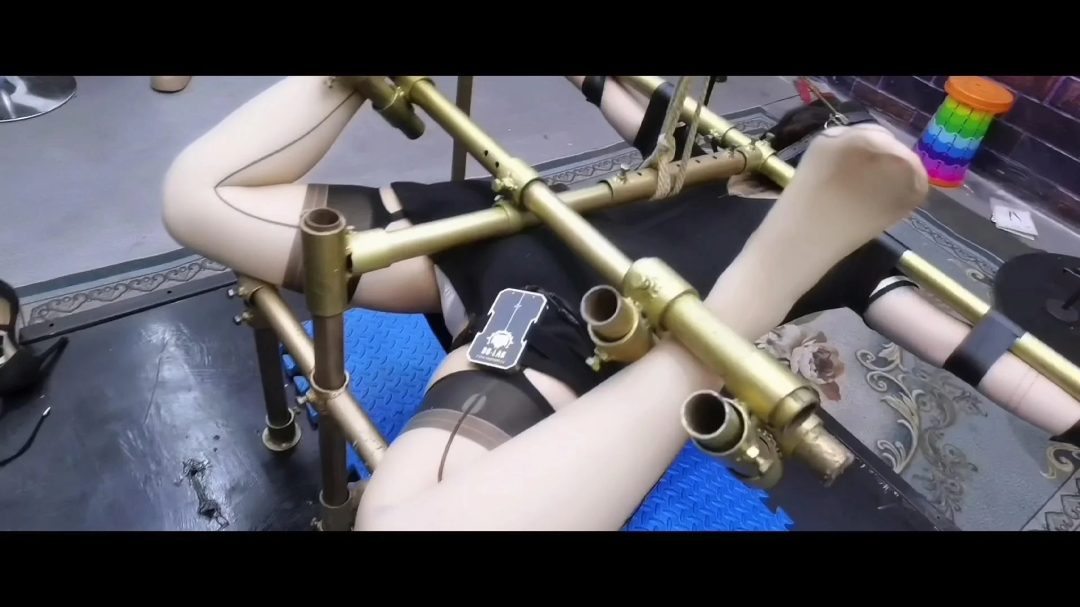 曼妮狗爬式悬空禁锢,郊狼电击y塞调到260的时候,瞬间潮喷失禁,彻底地玩爽啦.-8