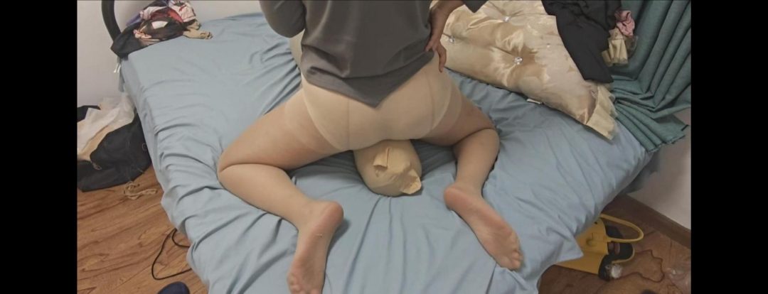 丝袜睡袋全包坐脸，踩踏玩弄女M,喜欢丝袜全包和坐脸的推荐这部-7