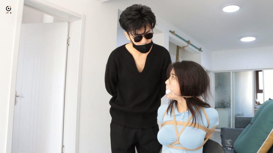 【得意客定制】柳洋主演DID剧情片《入室复仇千金》（下）被迫交出密码的女孩依然被长期监禁折磨，直到最后……-12