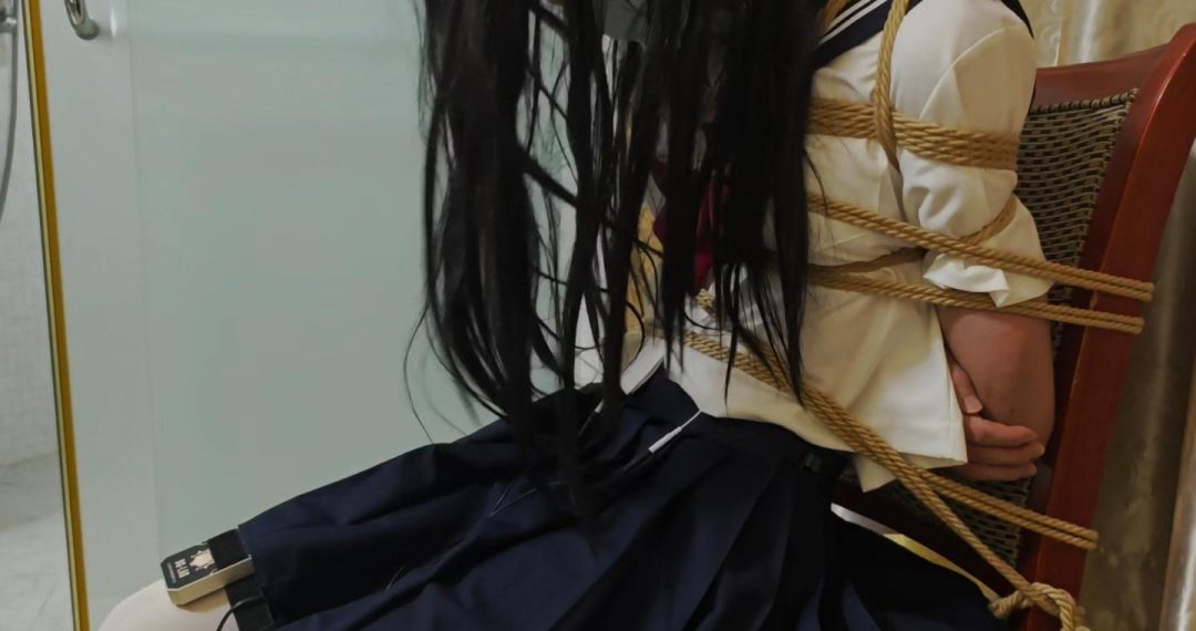 小m水手服捆绑放置-2