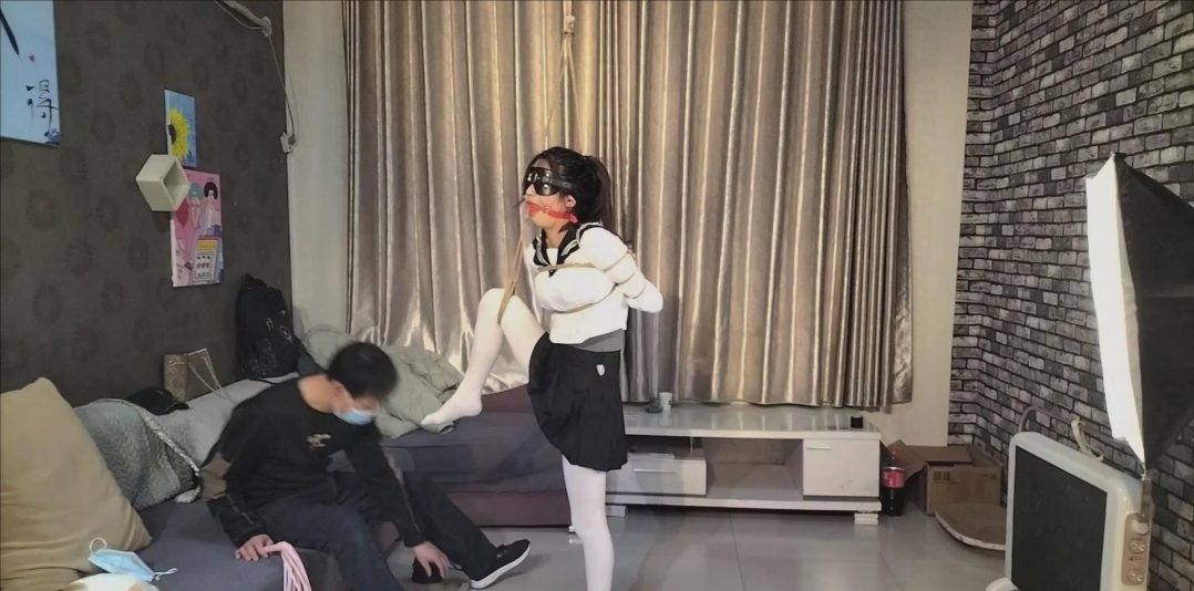 【蝶梦的特殊服务】单腿五花紧搏吊 口球丝袜堵嘴 眼罩蒙上了眼 鞭打-4