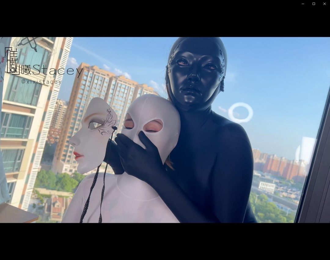 曦曦Stacey之双人系列双人开眼zentai搭配国风面具和闺蜜一起沉浸在丝滑zentai的触感中-6