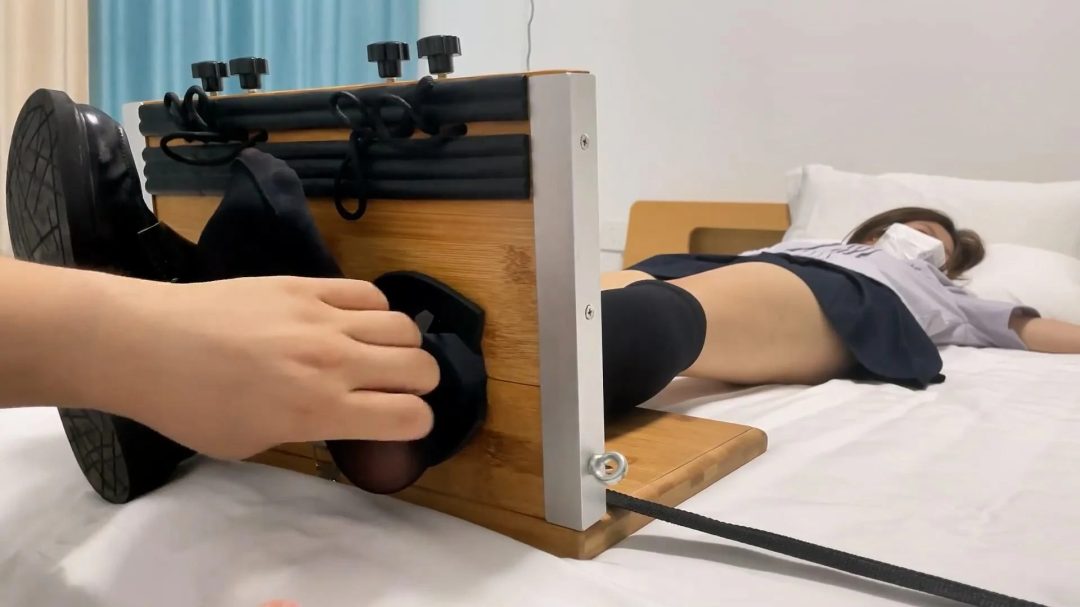 素人女大学生优优初体验-1